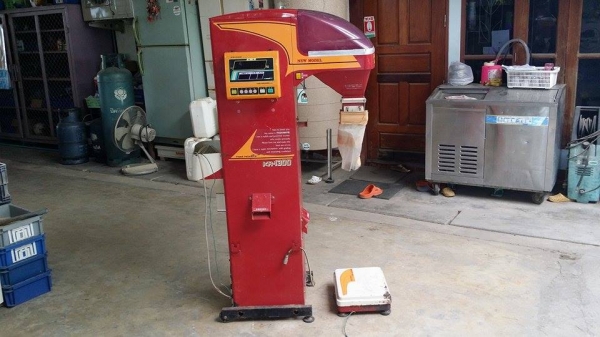 เครื่องชั่งพร้อมคัดแยกเมล็ด  YANMAR   รุ่น KR1300 เก่าญี่ปุ่น สภาพสวย เครื่องพร้อมใช้งาน