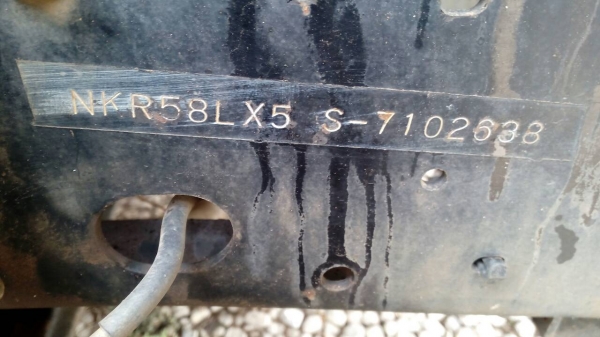 หกล้อกลางติดเครน