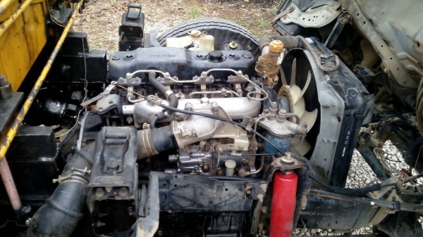 หกล้อกลางติดเครน