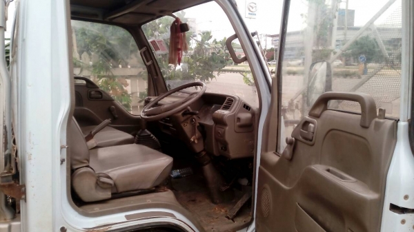 หกล้อกลางติดเครน