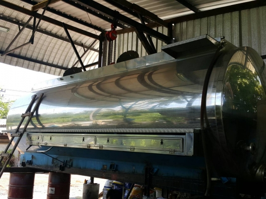 ถังน้ำสแตนเลส กว้าง =  1.80 เมตร ยาว   =   6      เมตร สูง    =   1.80 เมตร  ความจุ   15,000  ลิตร