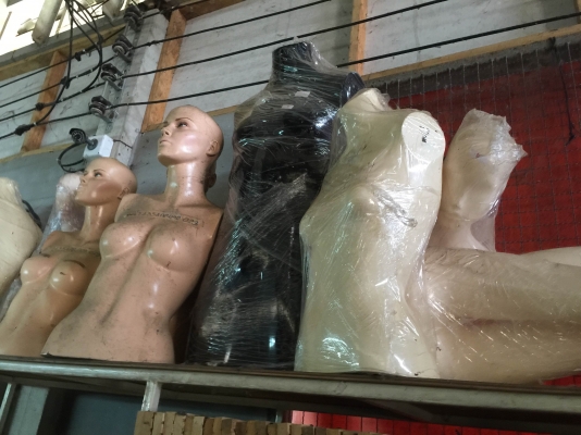 ขายเหมาหุ่นโชว์ จำนวนมาก ( ทั้งเก่าและใหม่ )