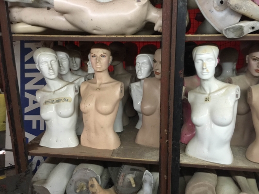 ขายเหมาหุ่นโชว์ จำนวนมาก ( ทั้งเก่าและใหม่ )