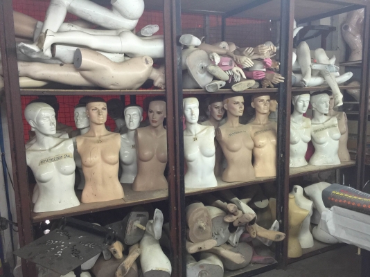 ขายเหมาหุ่นโชว์ จำนวนมาก ( ทั้งเก่าและใหม่ )