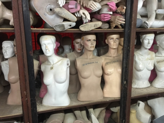 ขายเหมาหุ่นโชว์ จำนวนมาก ( ทั้งเก่าและใหม่ )