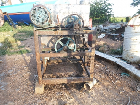 ขายเครื่องผสมแป้ง ถังสแตนเลสขนาด 60 X 80 X 120 ซม.มอเตอร์ 10 แรง ขายเครื่องผสมแป้ง ถังสแตนเลสขนาด 60 X 80 X 120 ซม.มอเตอร์ 10 แรง