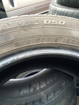 ยางขอบ 18"225/60R18 Dunlop ปี 13 สวยๆ 4เส้น ขาย 4,800 บาท