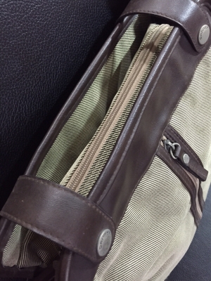 กระเป๋า DAPPER แท้ ใช้น้อย ข้างในสะอาดมาก ทรงสวย สภาพดูดี