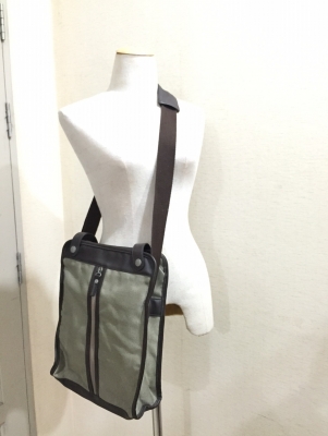 กระเป๋า DAPPER แท้ ใช้น้อย ข้างในสะอาดมาก ทรงสวย สภาพดูดี