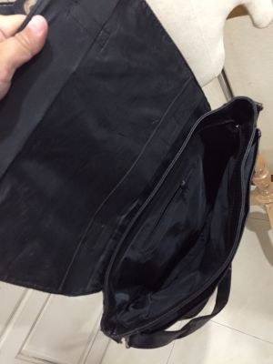 กระเป๋า แมสเสนเจอร์ หนังนิ่มมาก ข้างในสะอาด