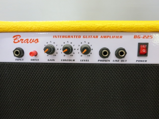 ตู้แอมป์กีต้า BRAVO รุ่น BG-225 ของใหม่ มือหนึ่ง ดอก 6นิ้ว สีเหลืองสดใส