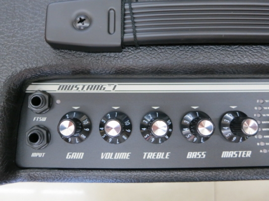 ตู้แอมป์กีต้า Fender Mustang 1 V2 20 วัตต์ ของแท้ ของใหม่ มือหนึ่ง