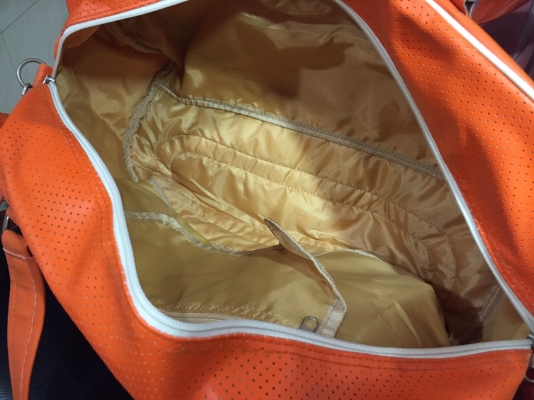 กระเป๋า เสื้อผ้า ออกกำลังกาย สะพายข้าง ขนาดใหญ่ สีเด่นชัดได้ใจ