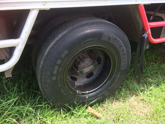 ขาย 6ล้อ ISUZU FTR 11H 1990 สีขาว ตู้บรรทุก