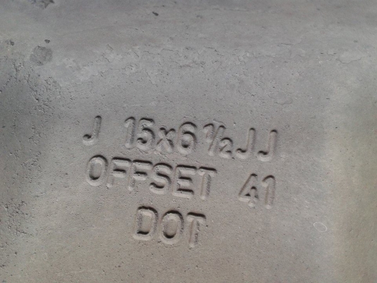 ขายแม็กพร้อมยาง ขอบ15 1ชุด 8000 ขายแม็กพร้อมยาง ขอบ15 1ชุด 8000