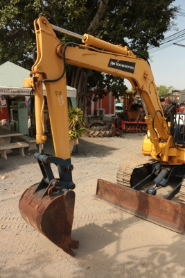 Komatsu PC30-3 เก่านอกนำเข้า พร้อมใช้ ไม่มีหลังคา