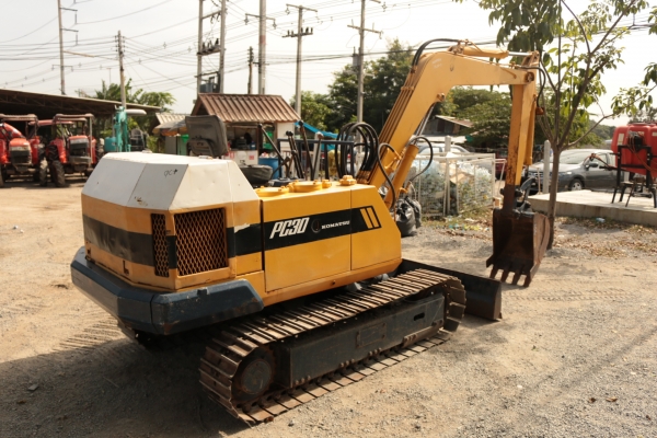 Komatsu PC30-3 เก่านอกนำเข้า พร้อมใช้ ไม่มีหลังคา