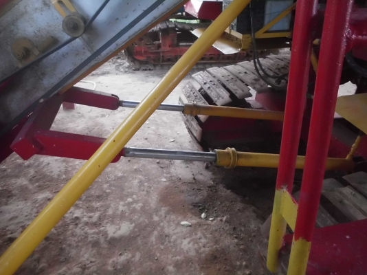 ขายรถเกี่ยวข้าว เกษตรพัฒนา อุ้ม 2.5 ตัน หน้าเกียว 3 เมตร ขายรถเกี่ยวข้าว เกษตรพัฒนา อุ้ม 2.5 ตัน หน้าเกียว 3 เมตร