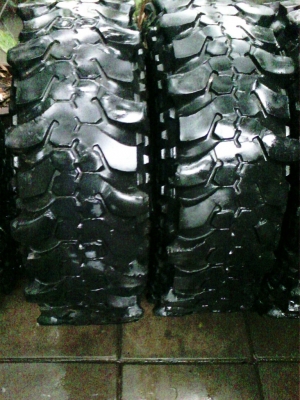 ยาง SIMEX 35 นิ้ว ขอบ16 ตามสภาพ 6,500 ยกไปเลยครับ ยาง SIMEX 35 นิ้ว ขอบ16 ตามสภาพ 6,500 ยกไปเลยครับ