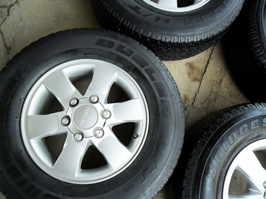 แม็กแท้ ขอบ16-6รู139สภาพสวย พร้อมยางดอกหนา บริดสโตน245-70 R16(4ล้อ 5,500บ.)