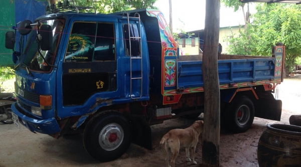 หกล้อ อีซูซุ FRR 195 แรง (เล่มทะเบียน) มีแต่ตามเอาเอง เจ้าของรถชำระจ่ายค่างวดหมดแล้วแต่ไม่ตามเอาเล่ม2ปีแล้ว ตามได้ครับ ที่ไฟแนนช์ บ.บัวหลวง จ.สุรินท์