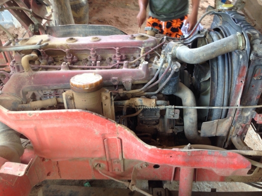 หกล้อ อีซูซุ FRR 195 แรง (เล่มทะเบียน) มีแต่ตามเอาเอง เจ้าของรถชำระจ่ายค่างวดหมดแล้วแต่ไม่ตามเอาเล่ม2ปีแล้ว ตามได้ครับ ที่ไฟแนนช์ บ.บัวหลวง จ.สุรินท์