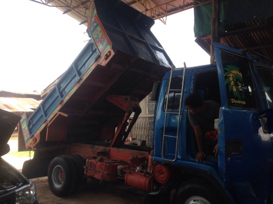 หกล้อ อีซูซุ FRR 195 แรง (เล่มทะเบียน) มีแต่ตามเอาเอง เจ้าของรถชำระจ่ายค่างวดหมดแล้วแต่ไม่ตามเอาเล่ม2ปีแล้ว ตามได้ครับ ที่ไฟแนนช์ บ.บัวหลวง จ.สุรินท์