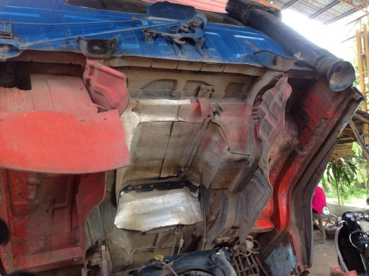 หกล้อ อีซูซุ FRR 195 แรง (เล่มทะเบียน) มีแต่ตามเอาเอง เจ้าของรถชำระจ่ายค่างวดหมดแล้วแต่ไม่ตามเอาเล่ม2ปีแล้ว ตามได้ครับ ที่ไฟแนนช์ บ.บัวหลวง จ.สุรินท์