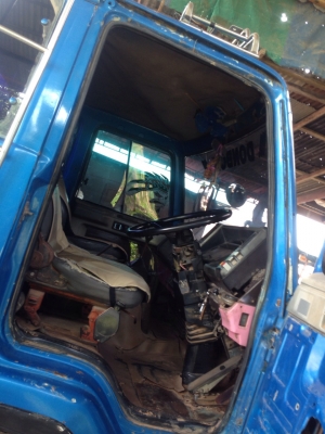 หกล้อ อีซูซุ FRR 195 แรง (เล่มทะเบียน) มีแต่ตามเอาเอง เจ้าของรถชำระจ่ายค่างวดหมดแล้วแต่ไม่ตามเอาเล่ม2ปีแล้ว ตามได้ครับ ที่ไฟแนนช์ บ.บัวหลวง จ.สุรินท์