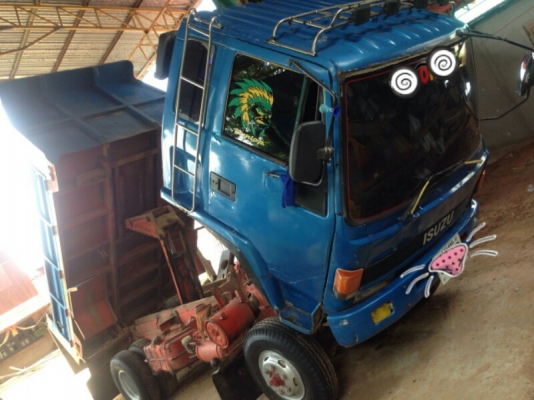 หกล้อ อีซูซุ FRR 195 แรง (เล่มทะเบียน) มีแต่ตามเอาเอง เจ้าของรถชำระจ่ายค่างวดหมดแล้วแต่ไม่ตามเอาเล่ม2ปีแล้ว ตามได้ครับ ที่ไฟแนนช์ บ.บัวหลวง จ.สุรินท์