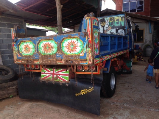 หกล้อ อีซูซุ FRR 195 แรง (เล่มทะเบียน) มีแต่ตามเอาเอง เจ้าของรถชำระจ่ายค่างวดหมดแล้วแต่ไม่ตามเอาเล่ม2ปีแล้ว ตามได้ครับ ที่ไฟแนนช์ บ.บัวหลวง จ.สุรินท์