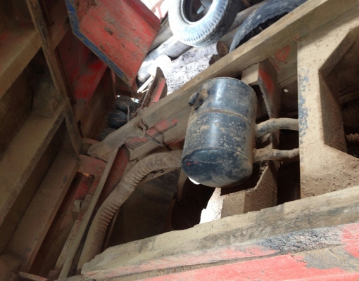 หกล้อ อีซูซุ FRR 195 แรง (เล่มทะเบียน) มีแต่ตามเอาเอง เจ้าของรถชำระจ่ายค่างวดหมดแล้วแต่ไม่ตามเอาเล่ม2ปีแล้ว ตามได้ครับ ที่ไฟแนนช์ บ.บัวหลวง จ.สุรินท์