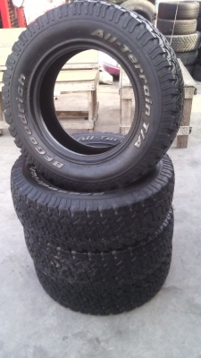 ขายเหมา ยาง BF  265/70 R17 ปี 2010 ราคาถูก 1 ชุด และ BF 235/70 R16 ปี 09 อีก 1ชุด สองชุดนี้ขายแค่ 8,000 บาท