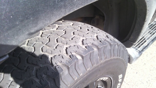 ขายเหมา ยาง BF  265/70 R17 ปี 2010 ราคาถูก 1 ชุด และ BF 235/70 R16 ปี 09 อีก 1ชุด สองชุดนี้ขายแค่ 8,000 บาท