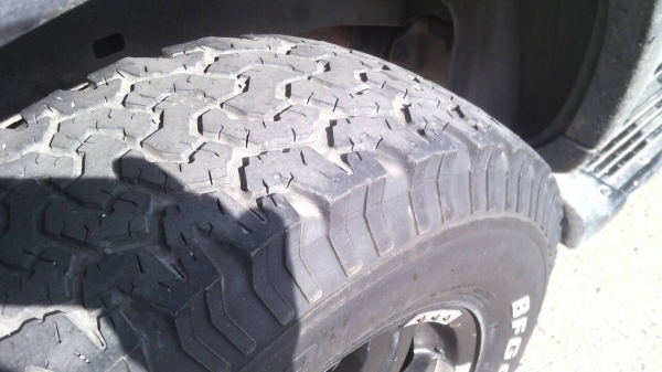 ขายเหมา ยาง BF  265/70 R17 ปี 2010 ราคาถูก 1 ชุด และ BF 235/70 R16 ปี 09 อีก 1ชุด สองชุดนี้ขายแค่ 8,000 บาท