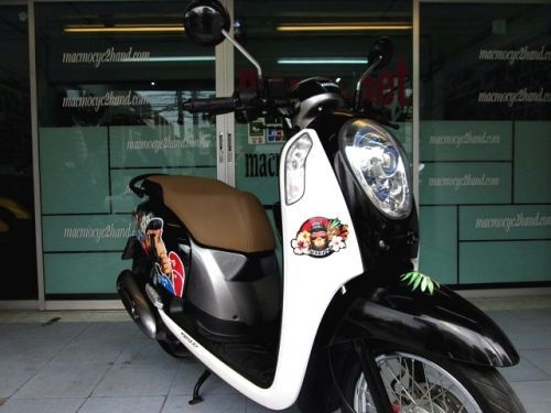 scoopy i สีขาวดำ ลายลิง สุดเท่ รถเดือน กันยายน ปี56 ไมล์ 2 พันโล โปรโมชั่น แถม 4 รายการ 28900