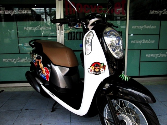 scoopy i สีขาวดำ ลายลิง สุดเท่ รถเดือน กันยายน ปี56 ไมล์ 2 พันโล โปรโมชั่น แถม 4 รายการ 28900