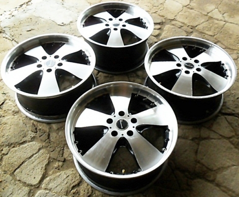 แม็กซิ่งVIPขอบ18 แม็กนอกแท้ -5รู114.3 กว้าง8  ออฟเซ็ท 40 (4วง 4,500บ.)