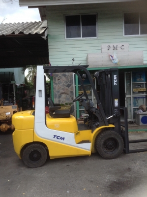 +++ ขายโฟล์คลิฟท์  T.C.M. FD25  (รุ่นใหม่) T6  ขนาด 2.5  ตัน  เครื่องยนต์ดีเซล  เสา 3  เมตร  เกียร์ออโตเมติค  งา 1,070  มม.  ยางตัน  รับประกันเครื่อง + เกียร์