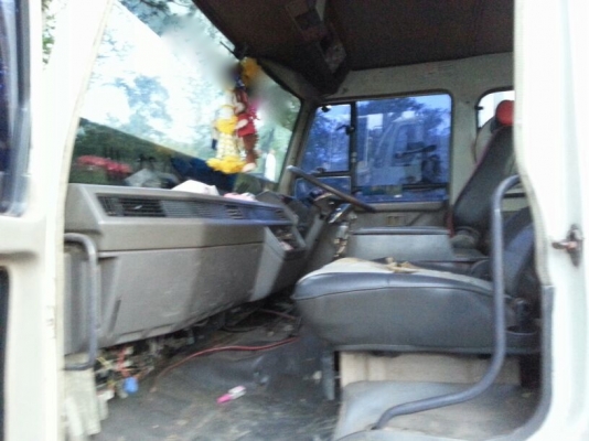 รถมิตซู 10 ล้อ หัวลาก FN527 - TC / 220  แรงม้า.  ปี 38.    สนใจติดต่อ  081 - 6079515