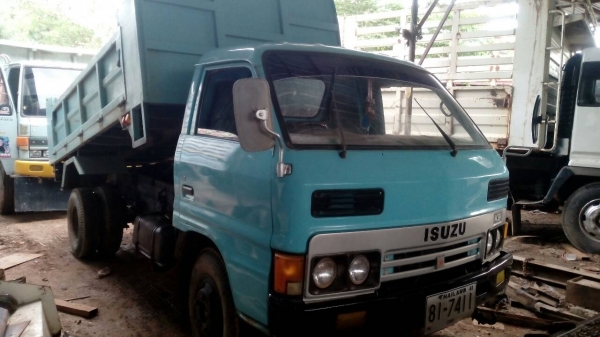 ขายด่วนรถ6ล้อดั้มKS  เครือง110แรงม้ารถสวยเดิมเครืองดี