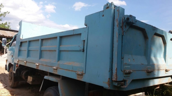 ขายด่วนรถ6ล้อดั้มKS  เครือง110แรงม้ารถสวยเดิมเครืองดี