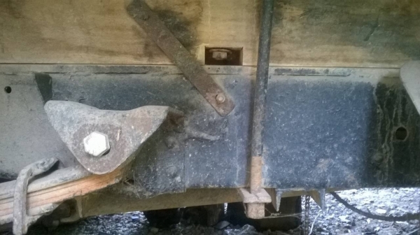 ขายรถบรรทุก 4 ล้อ ISUZU 85 คัสซีสวย เครื่องดี ทะเบียนพร้อมโอน