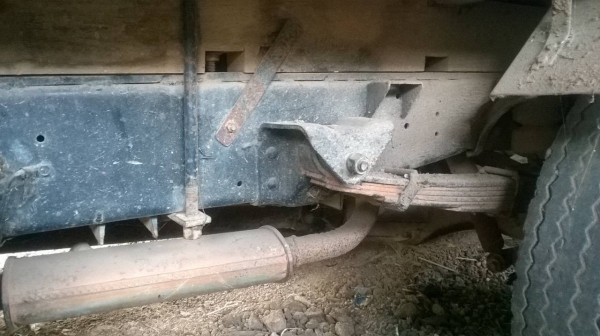 ขายรถบรรทุก 4 ล้อ ISUZU 85 คัสซีสวย เครื่องดี ทะเบียนพร้อมโอน