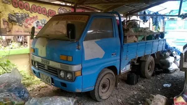 ขายรถบรรทุก 4 ล้อ ISUZU 85 คัสซีสวย เครื่องดี ทะเบียนพร้อมโอน