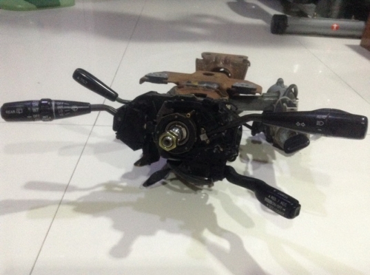 ขายแกนคอพวงมาลัยโตโยต้าVX80 เก่าญี่ปุ่น