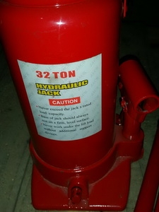 ขาย แม่แรง ขนาด 32 ตัน ของใหม่ นำเข้าจากใต้หวันครับ ขาย แม่แรง ขนาด 32 ตัน ของใหม่ นำเข้าจากใต้หวันครับ