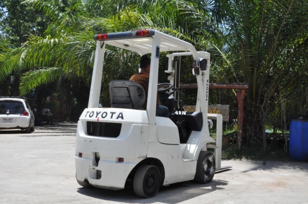 ขายFORKLIFT TOYOTA FG10(1ตัน) เสา3เมตร สวยเดิมจากญี่ปุ่น ยังไม่เคยใช้ในไทย 125,000เท่านั้น!!