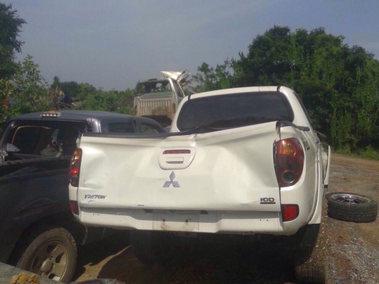 ซากมิตซูไททั้นพลัสปี11เครื่อง2500โอนลอยๆหรือเเยกอะไหลทั้งคันรับซื้อรถอุบัตเหตุทุกสภาพ