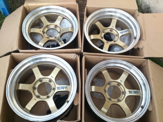 ขายแม็ก 6รูขอบ17 หน้า8.5 หลัง9.5 สีเดิม จำนวน 4 วง